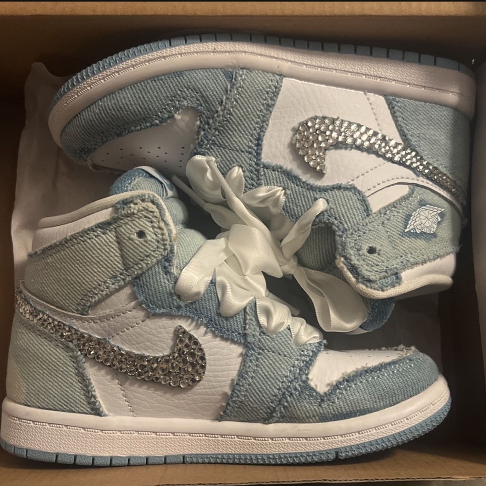 Jordan 1Retro High OG customized sneakers 9c